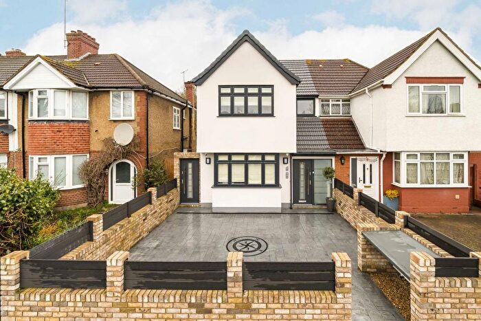 3 Bedroom Flat To Rent In Whitton Avenue West, Greenford, UB6