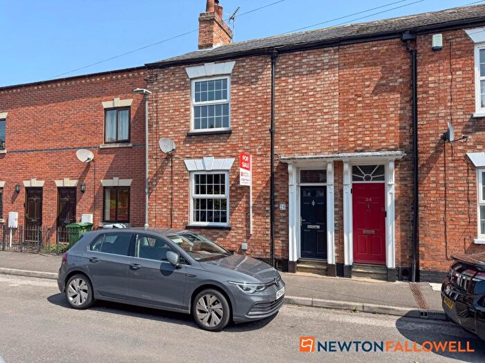 2 Bedroom Town House For Sale In Spring Gardens, Newark, NG24