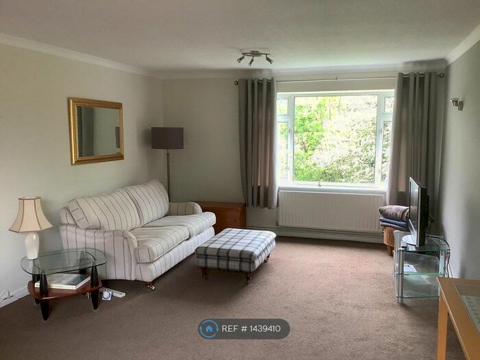 2 Bedroom Flat To Rent In Lambs Close, Cuffley, Potters Bar, EN6