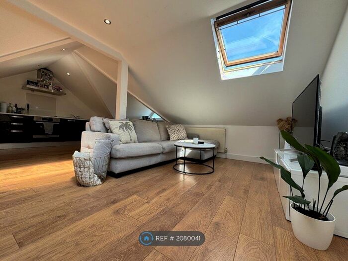 2 Bedroom Flat To Rent In Millennium Court, Cheshunt, Waltham Cross, EN8