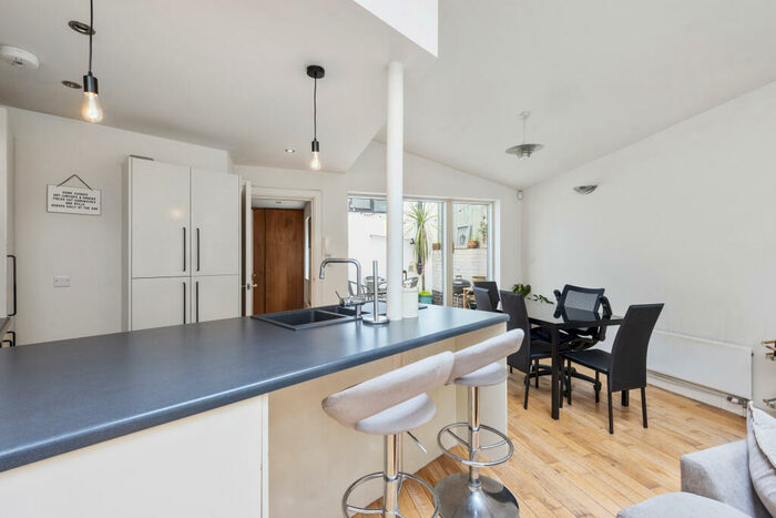 1 Bedroom Apartment For Sale In Liverpool Road, London, N1
