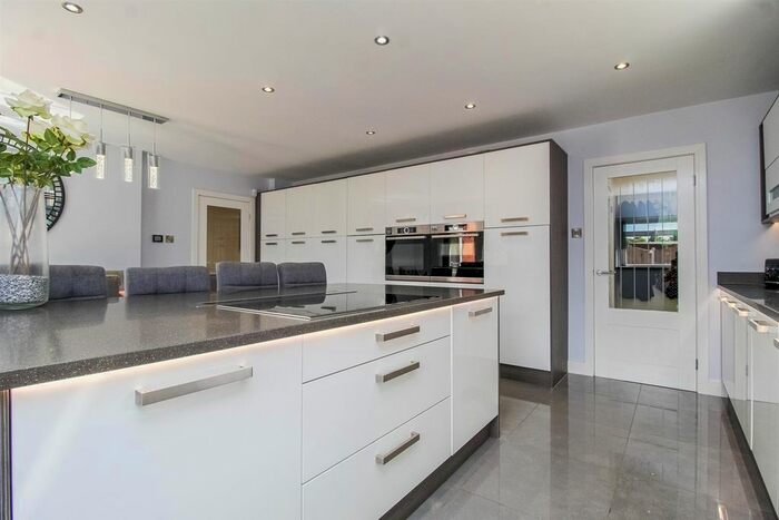 5 Bedroom Detached House For Sale In Partons Place, Lofthouse, Wakefield, WF3