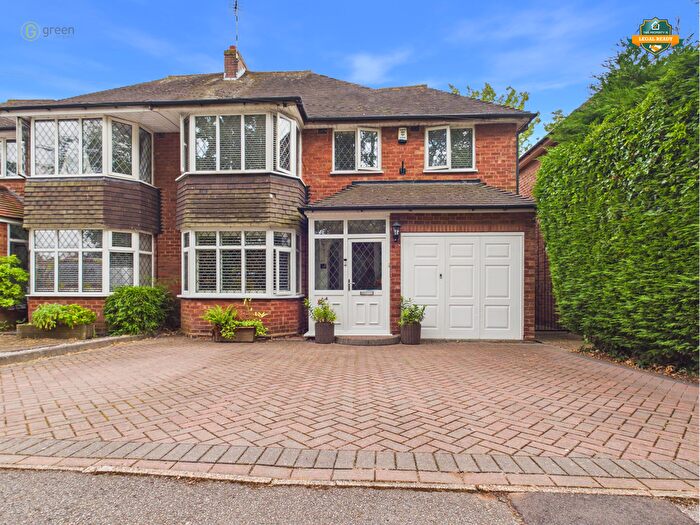 4 Bedroom Semi-detached House For Sale In West Avenue, Castle Bromwich, B36