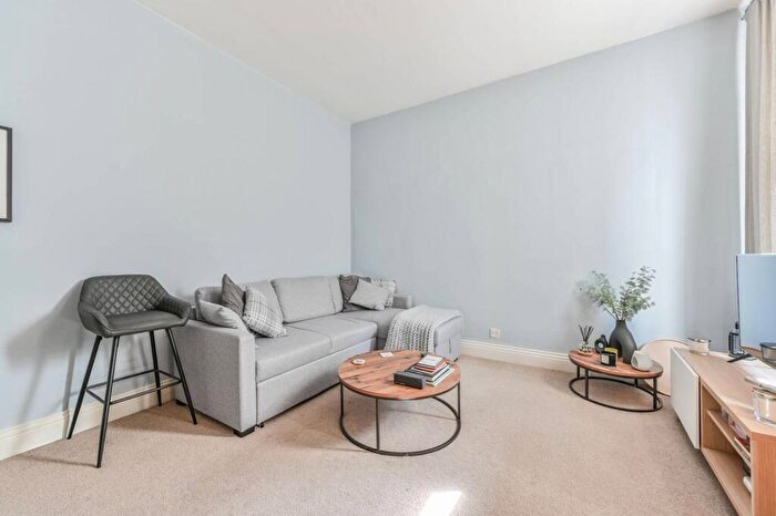 1 Bedroom Flat To Rent In Prince Of Wales Drive, Prince Of Wales Drive, London, SW11