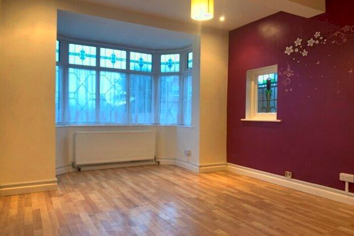 4 Bedroom Property To Rent In Tolworth Gardens, Romford, RM6