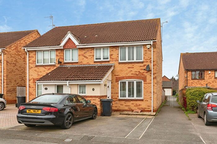 3 Bedroom Semi Detached House For Sale In Willow Bed Close, Fishponds, Bristol, BS16