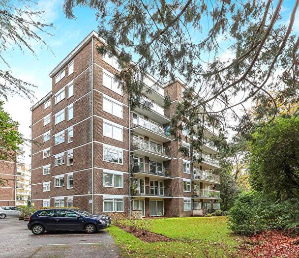 3 Bedroom Flat For Sale In Flat Pine Park Mansions, - Wilderton Road, Poole, Dorset, BH13