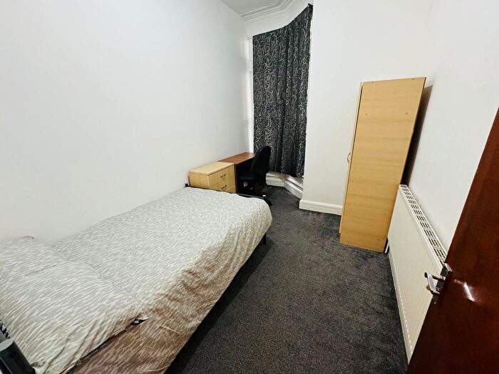 Block Of Flats To Rent In Victoria Road, Leeds, LS6