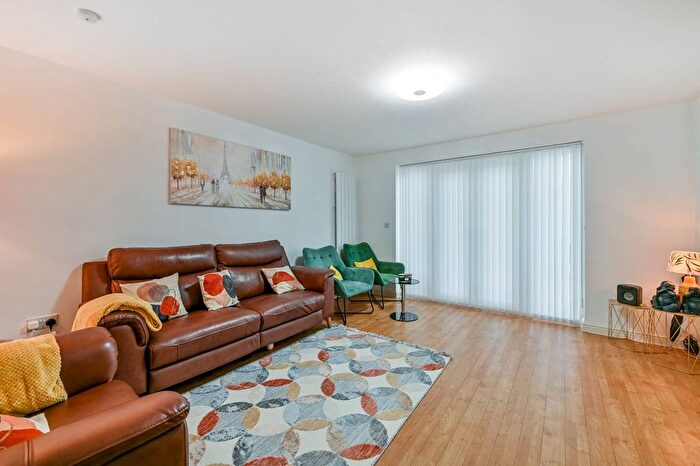 4 Bedroom Terraced House For Sale In Eagle Road, Slough, SL1