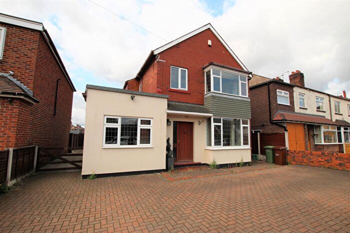 4 Bedroom Detached House To Rent In Field Lane, Wakefield, WF2