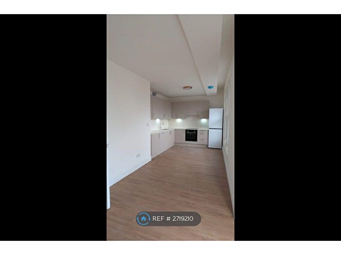 2 Bedroom Flat To Rent In Harpenden Road, London, SE27