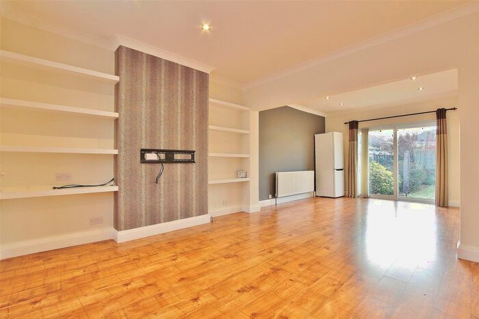 3 Bedroom Detached House To Rent In Martindale Road, Hounslow, TW4