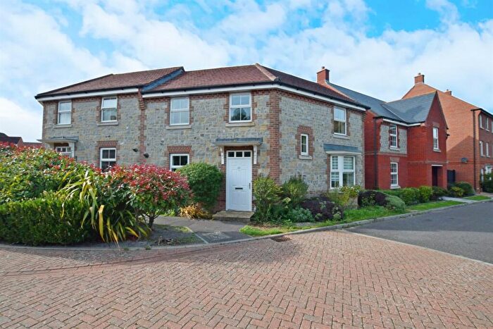 3 Bedroom Semi-Detached House To Rent In Blackthorn Avenue, Felpham, Bognor Regis, PO22