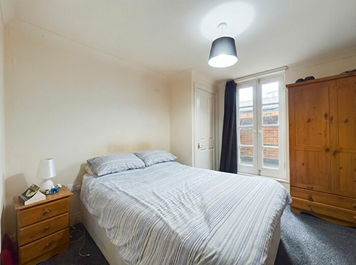 1 Bedroom Flat To Rent In Glenburnie Road, Tooting Bec, SW17