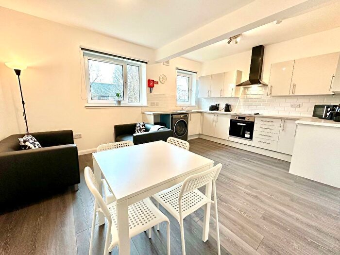 4 Bedroom Flat To Rent In Hmo West Pilton Gardens, Pilton, Edinburgh, EH4