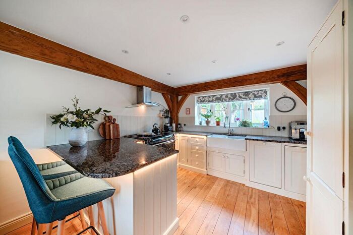 2 Bedroom Detached House For Sale In Hook Road, North Warnborough, RG29