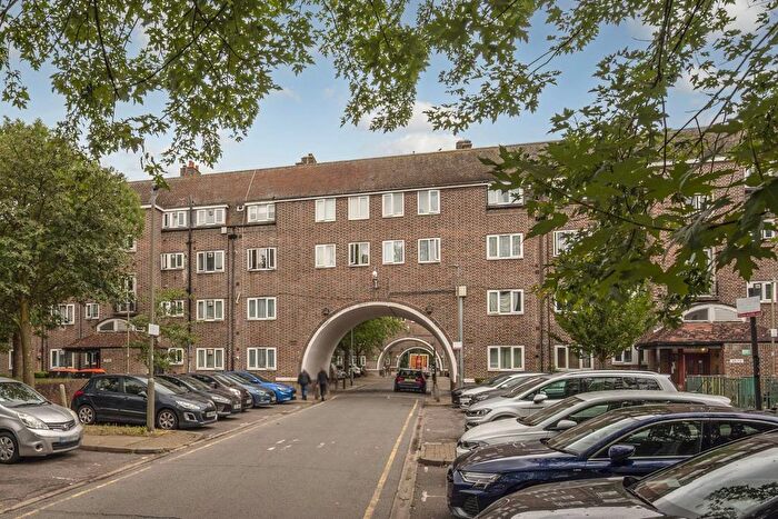 3 Bedroom Flat For Sale In Wandle Way, Earlsfield, London, SW18