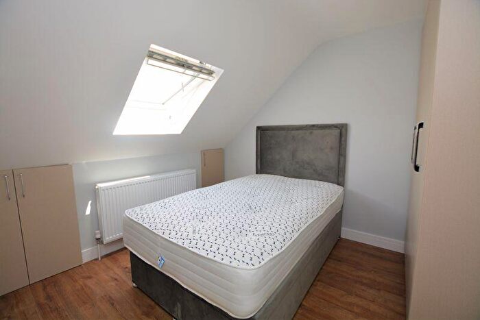 Property To Rent In Rochfords Gardens, Slough, SL2