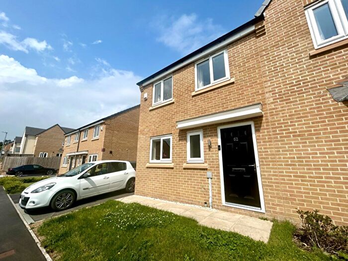 3 Bedroom Semi-Detached House To Rent In Quarry Bank Road, Bradford, BD2