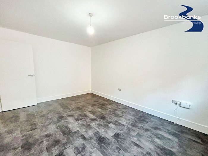 1 Bedroom Flat To Rent In Beacon Road, Chatham, Kent, ME5