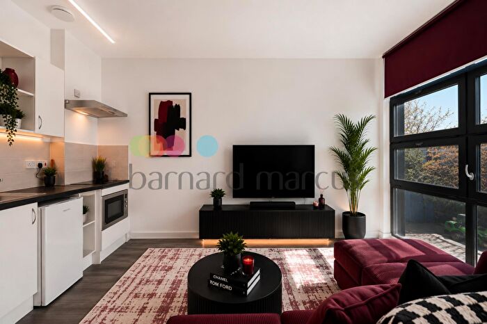 Apartment To Rent In Purley Way, Croydon, CR0