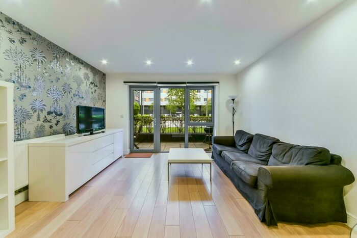 3 Bedroom Flat To Rent In Christian Street, London, E1