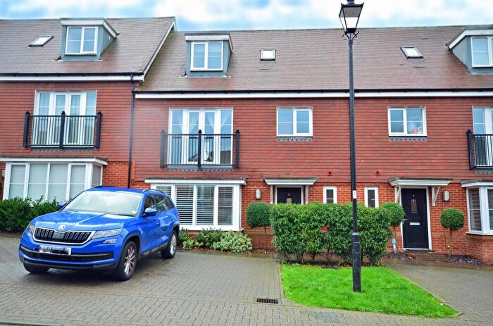 4 Bedroom Town House For Sale In Swallowtail Grove, Camberley, Frimley, GU16