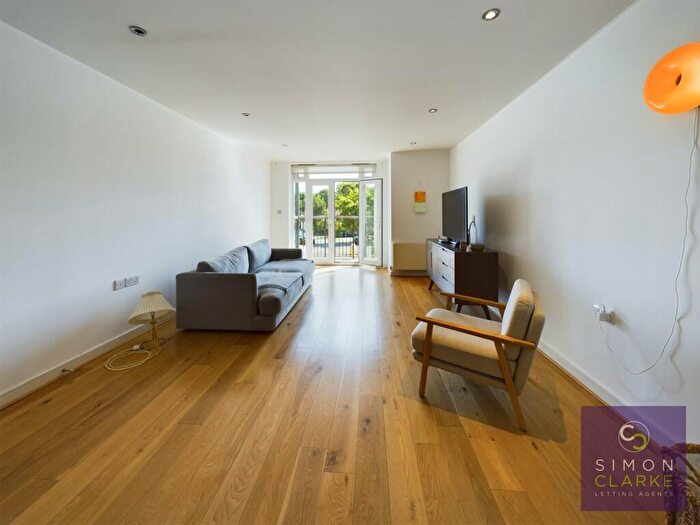 2 Bedroom Apartment To Rent In Holders Hill Road, Mill Hill, NW7