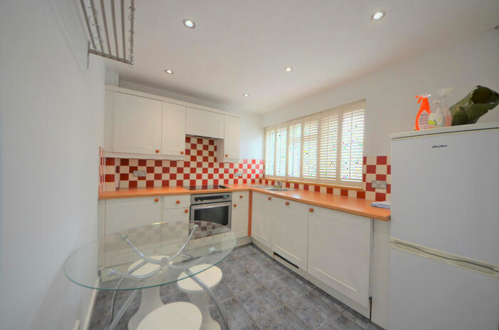 1 Bedroom Apartment To Rent In Rydston Close, Islington, London, N7