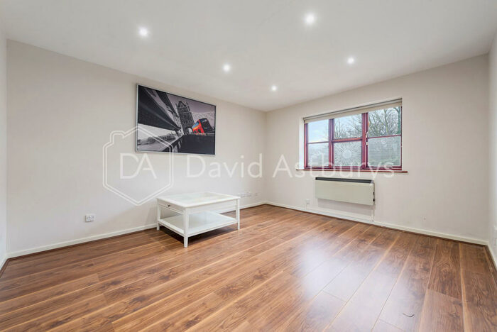 2 Bedroom Apartment To Rent In Pages Hill, Muswell Hill, London, N10