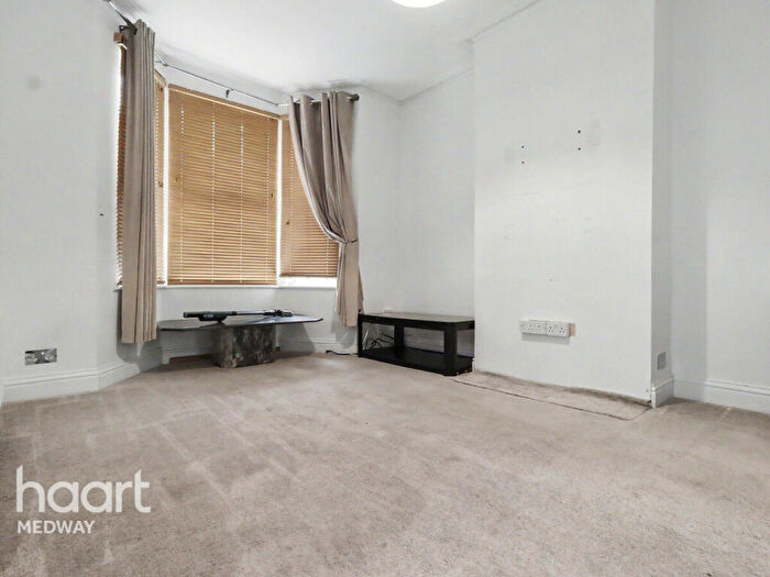 3 Bedroom Terraced House To Rent In Luton Road, Chatham, ME4