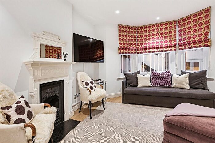 2 Bedroom Flat To Rent In Oakley Street, Chelsea, SW3