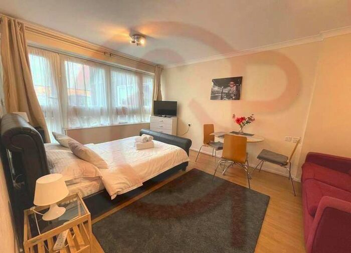 1 Bedroom Flat To Rent In Bloemfontein Road, London, W12