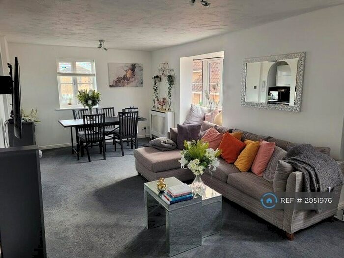 2 Bedroom Flat To Rent In Chandlers Drive, Erith, DA8