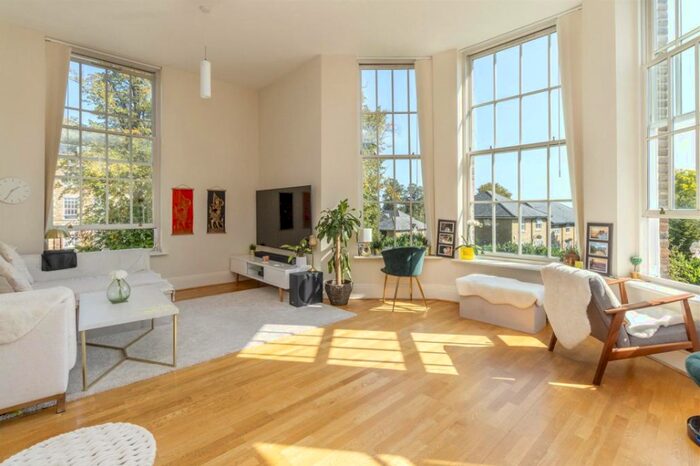 2 Bedroom Flat To Rent In Princess Park Manor, Royal Drive, N11