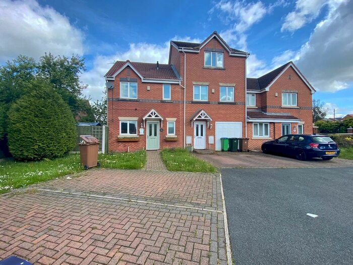 3 Bedroom End Of Terrace House To Rent In Braithwaite Road, Middleton, M24