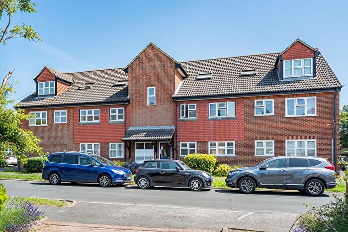 1 Bedroom Flat For Sale In Woodfield Close, Ashtead, KT21