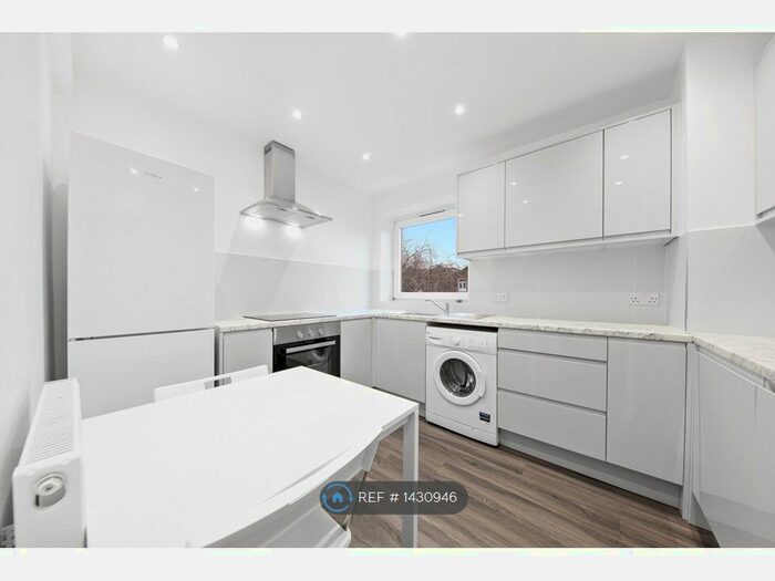 4 Bedroom Flat To Rent In Kinross House, London, N1