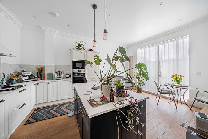 2 Bedroom Flat To Rent In Ferme Park Road, London, N8