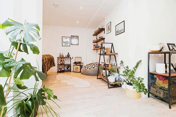 3 Bedroom Terraced House For Sale In Kempton Mews, London, London, E6