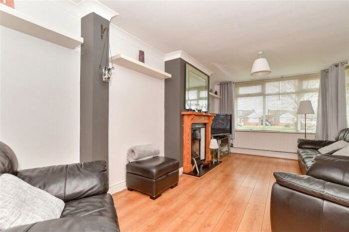 3 Bedroom Semi-Detached Bungalow For Sale In Ashway, Corringham, Stanford-Le-Hope, Essex, SS17