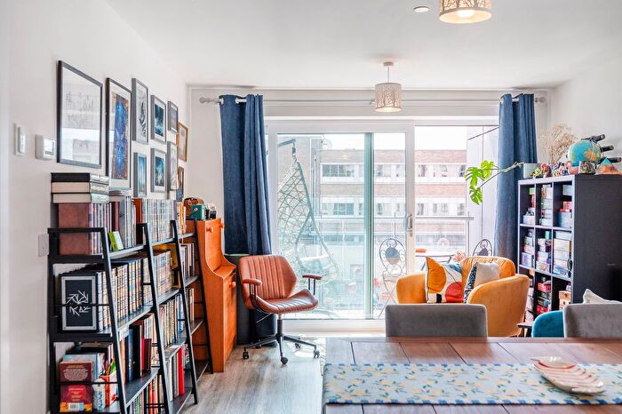 2 Bedroom Flat For Sale In Geoffrey Watling Way, Norwich, NR1