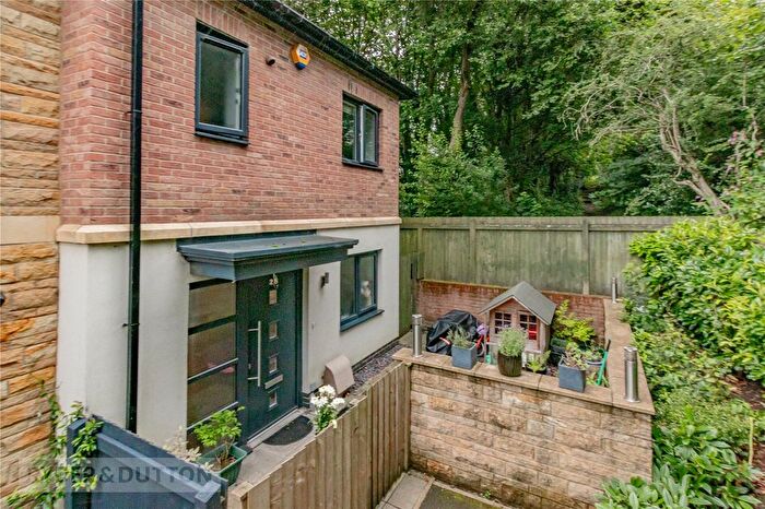 2 Bedroom Detached House For Sale In Bakestones Avenue, Delph, Saddleworth, OL3