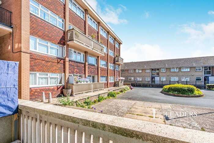 3 Bedroom Maisonette To Rent In Sutherland Court, PO21