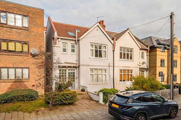 2 Bedroom Flat To Rent In Knollys Road, Streatham, SW16