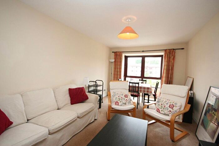 3 Bedroom Flat To Rent In Sienna Gardens, Marchmont, Edinburgh, EH9