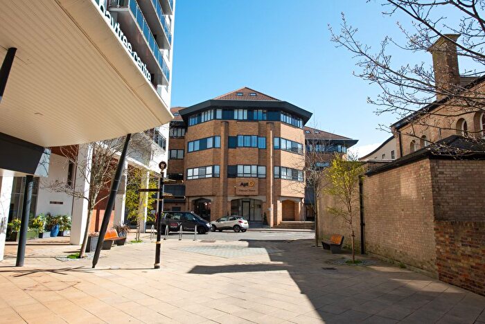 1 Bedroom Flat To Rent In Library House, New Road, Brentwood, CM14