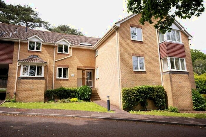 2 Bedroom Flat To Rent In Sunningdale Gardens, Broadstone, Dorset, BH18