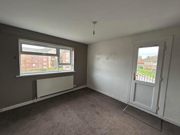 2 Bedroom Maisonette For Sale In Flat Hunters Hill, Burghfield Common, Reading, RG7