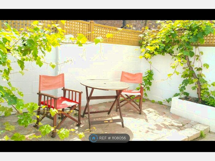 2 Bedroom Flat To Rent In Badsworth Road, London, SE5